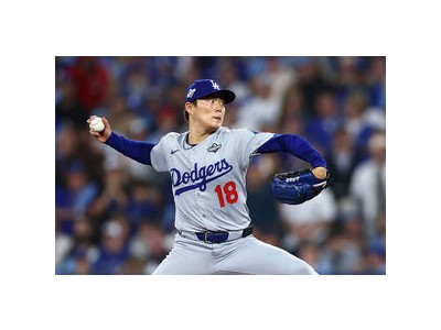 야마모토 완투승으로 다저스가 토론토 꺾고 1차전 설욕